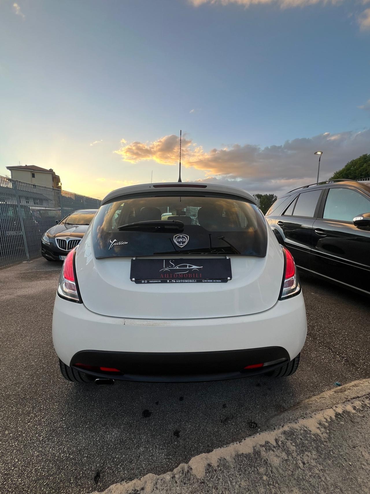 Lancia Ypsilon 1.3 MJT 16V 95 CV 5 porte S&S Silver