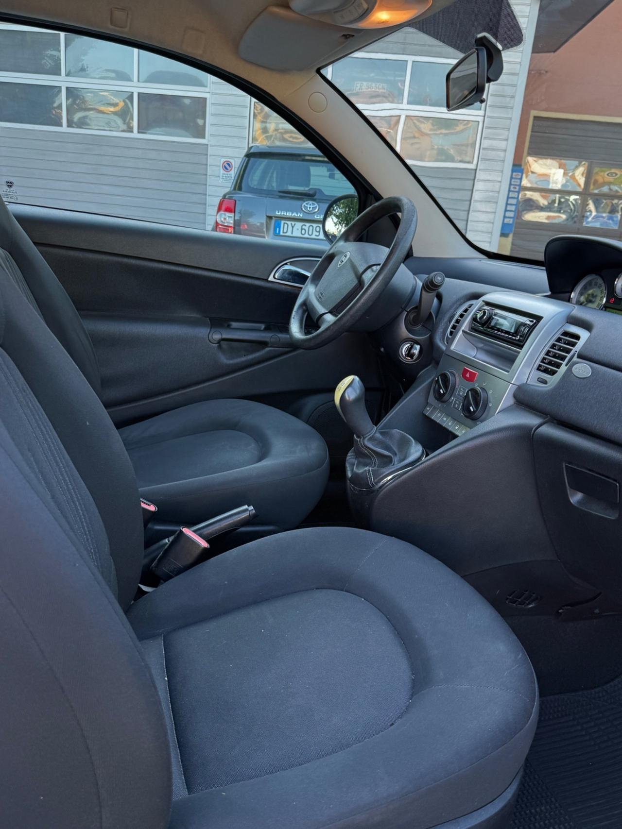 Lancia Ypsilon 1.3 MJT 75 CV Platinum
