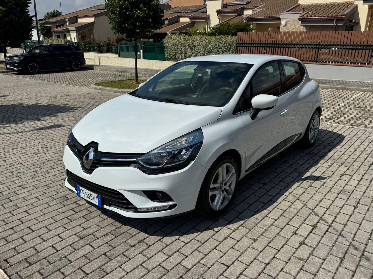 Renault Clio 1.2 benzina 75cv Neopatentati