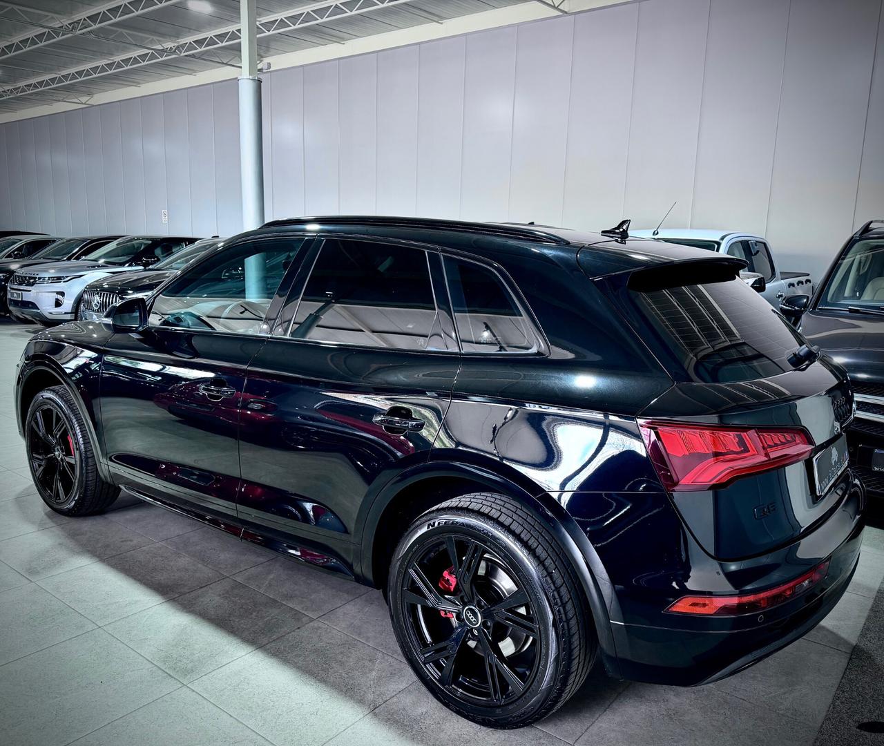 Audi Q5 2.0 TDI 190CV Total Black S-Line