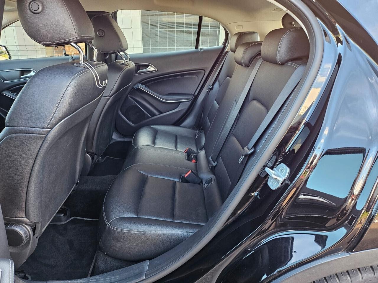 Mercedes-benz GLA 180 Executive 1.6 BENZ NAVI XENON SENSORI SEDILI RISCAL