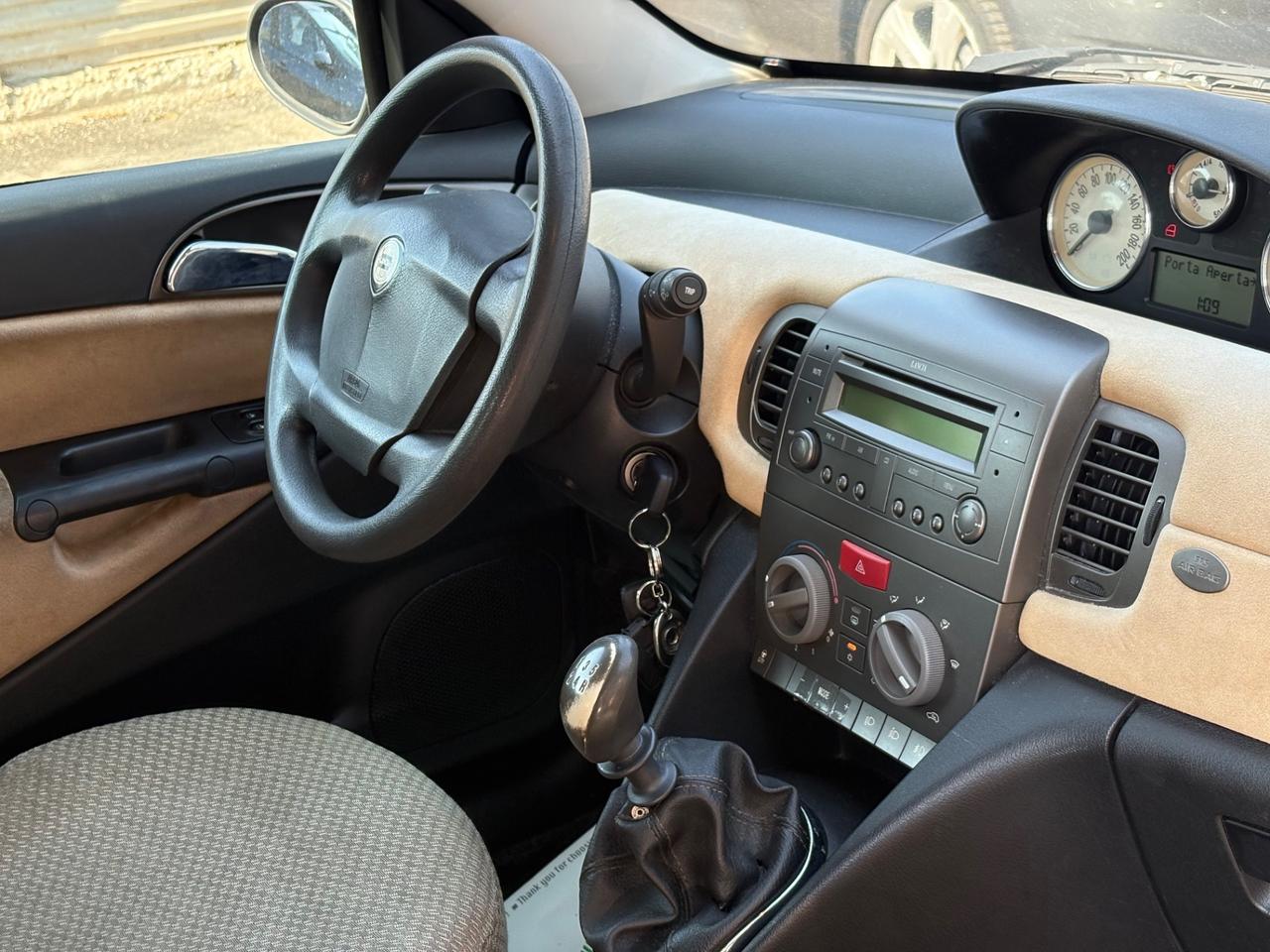 Lancia Ypsilon 1.2 Oro Bianco