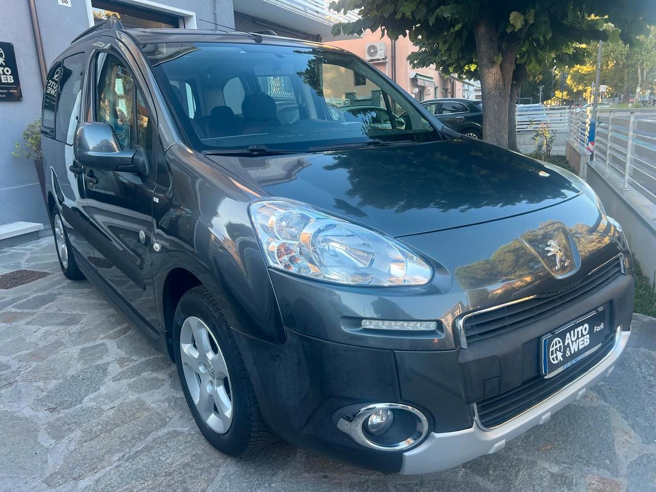 PEUGEOT PARTNER TEPEE 1.6 HDi 92cv OUTDOOR NEOPAT