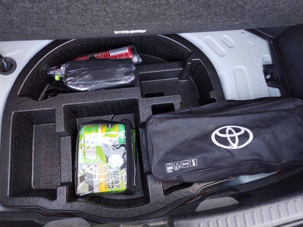 TOYOTA Yaris 1.5h active del 2023