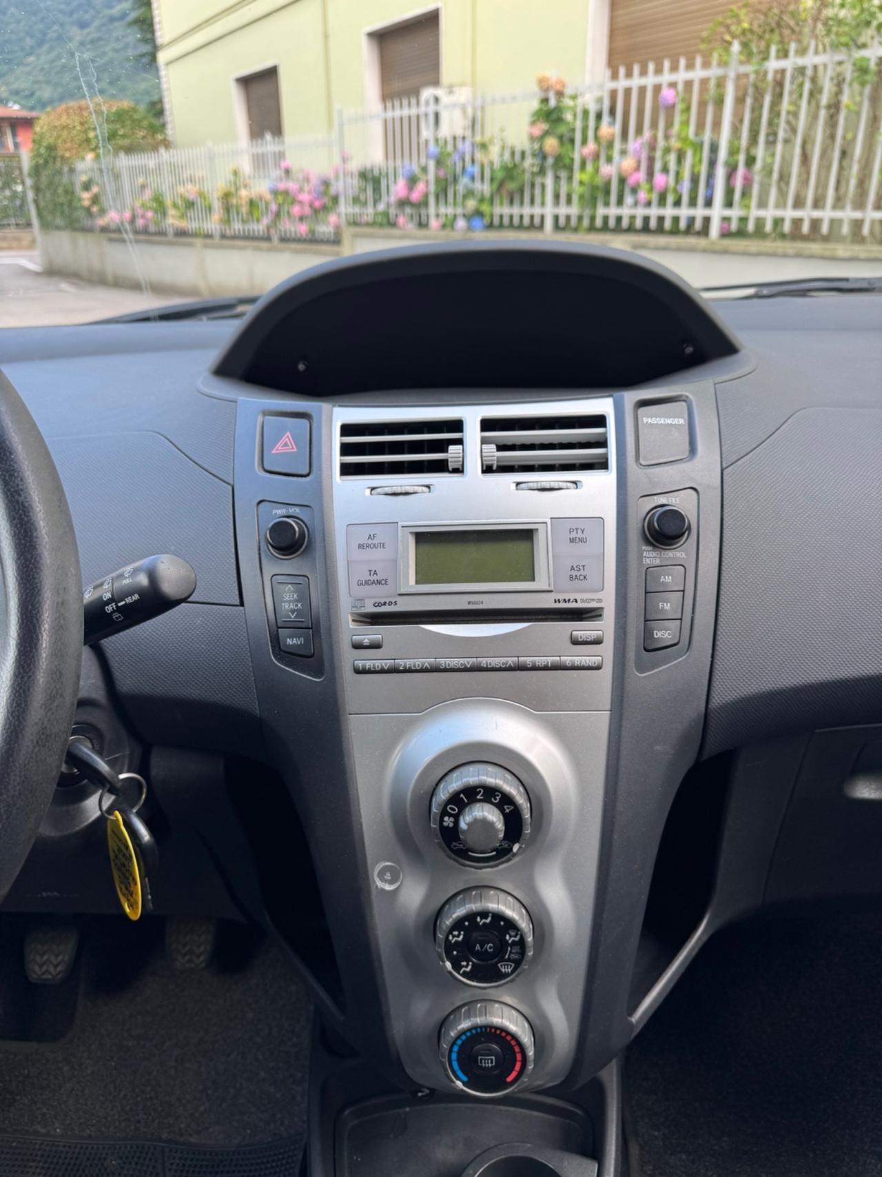 Toyota Yaris 1.0 5 porte