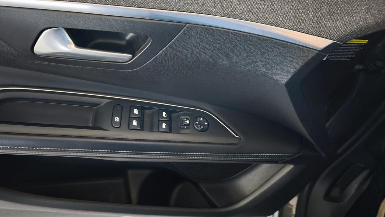 Peugeot 3008 BlueHDi 130 S&S EAT8 Allure