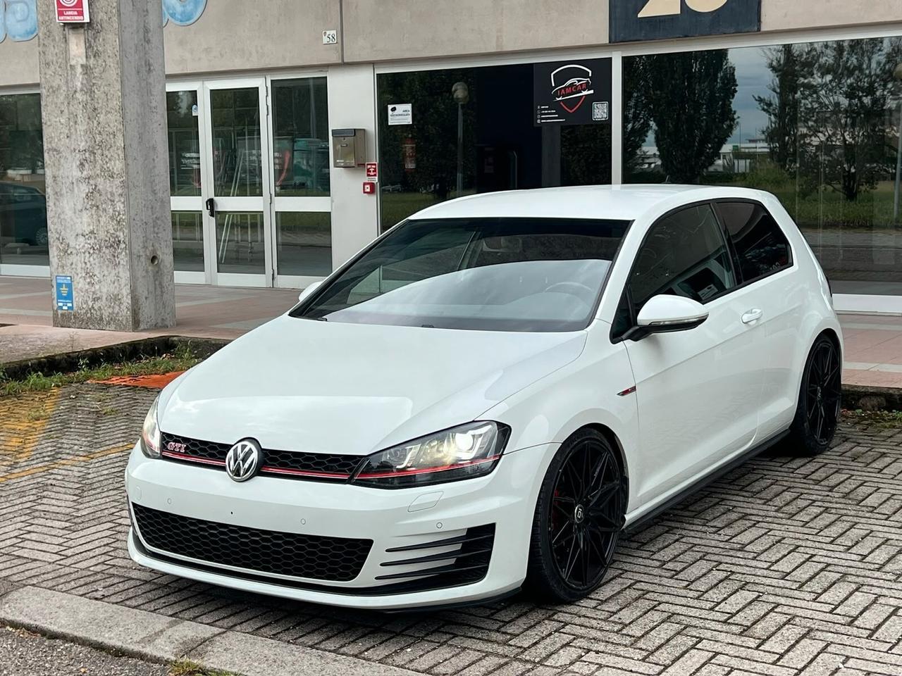 Volkswagen Golf GTI Performance 2.0 TSI 3p. 230cv