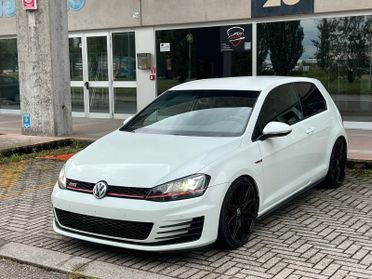 Volkswagen Golf GTI Performance 2.0 TSI 3p. 230cv