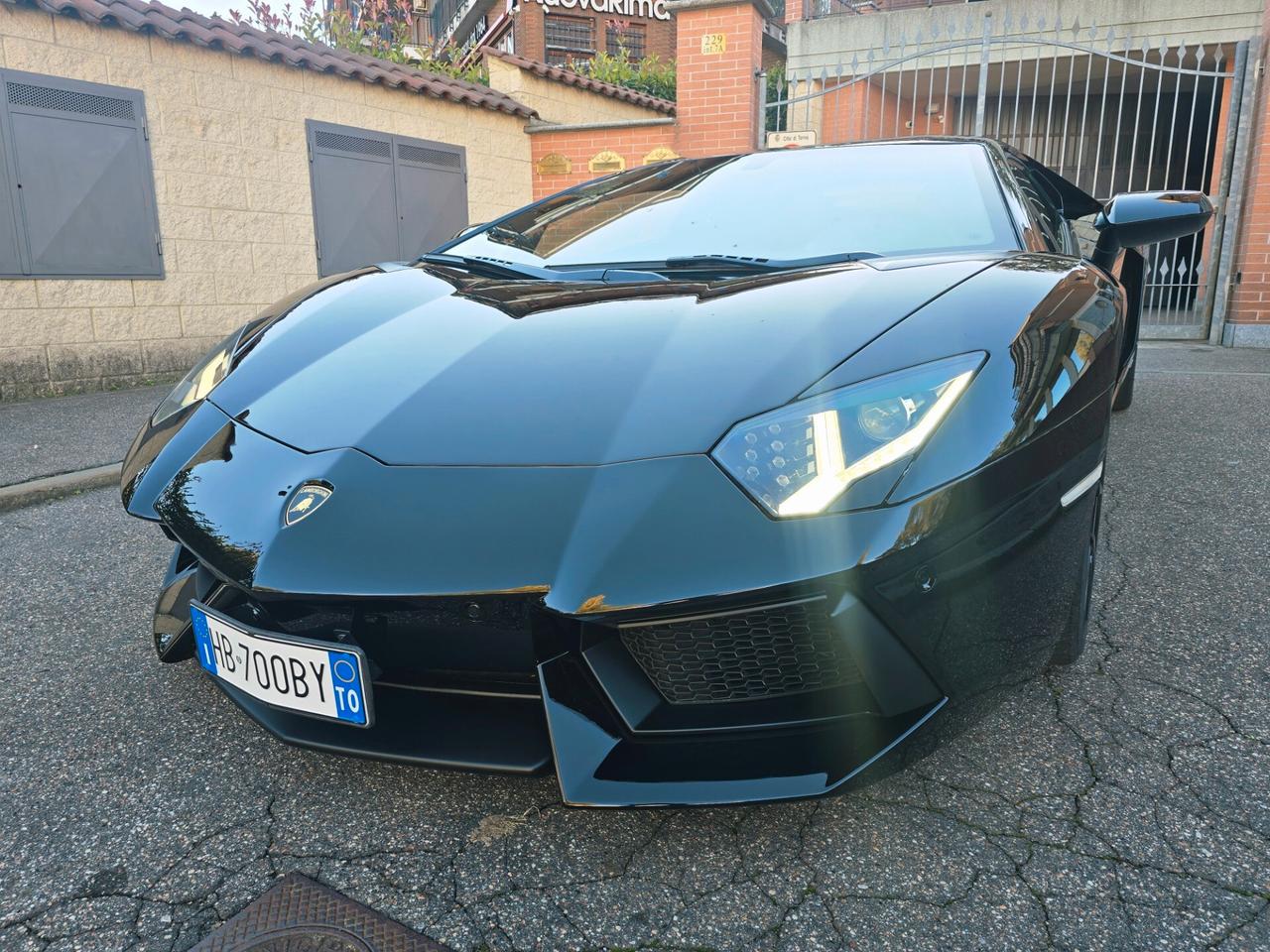 LAMBORGHINI Aventador 6.5 V12 LP700-4