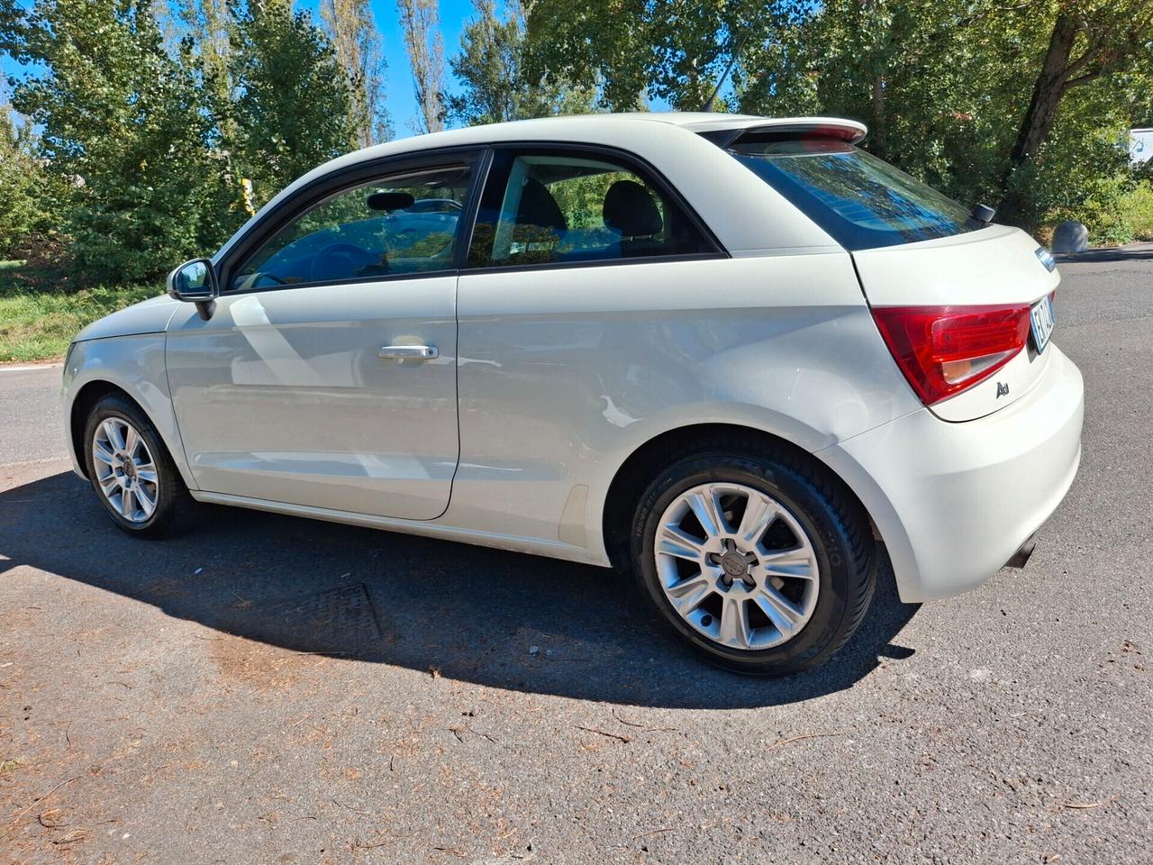 Audi A1 1.6 TDI Attraction-DIESEL-