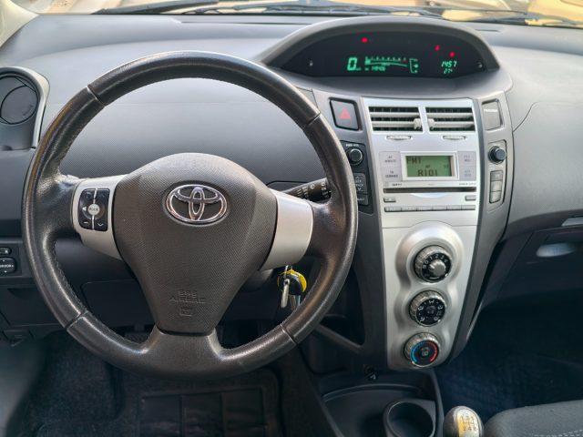 TOYOTA Yaris 1.3 3 porte Navi OK NEOPATENTATI