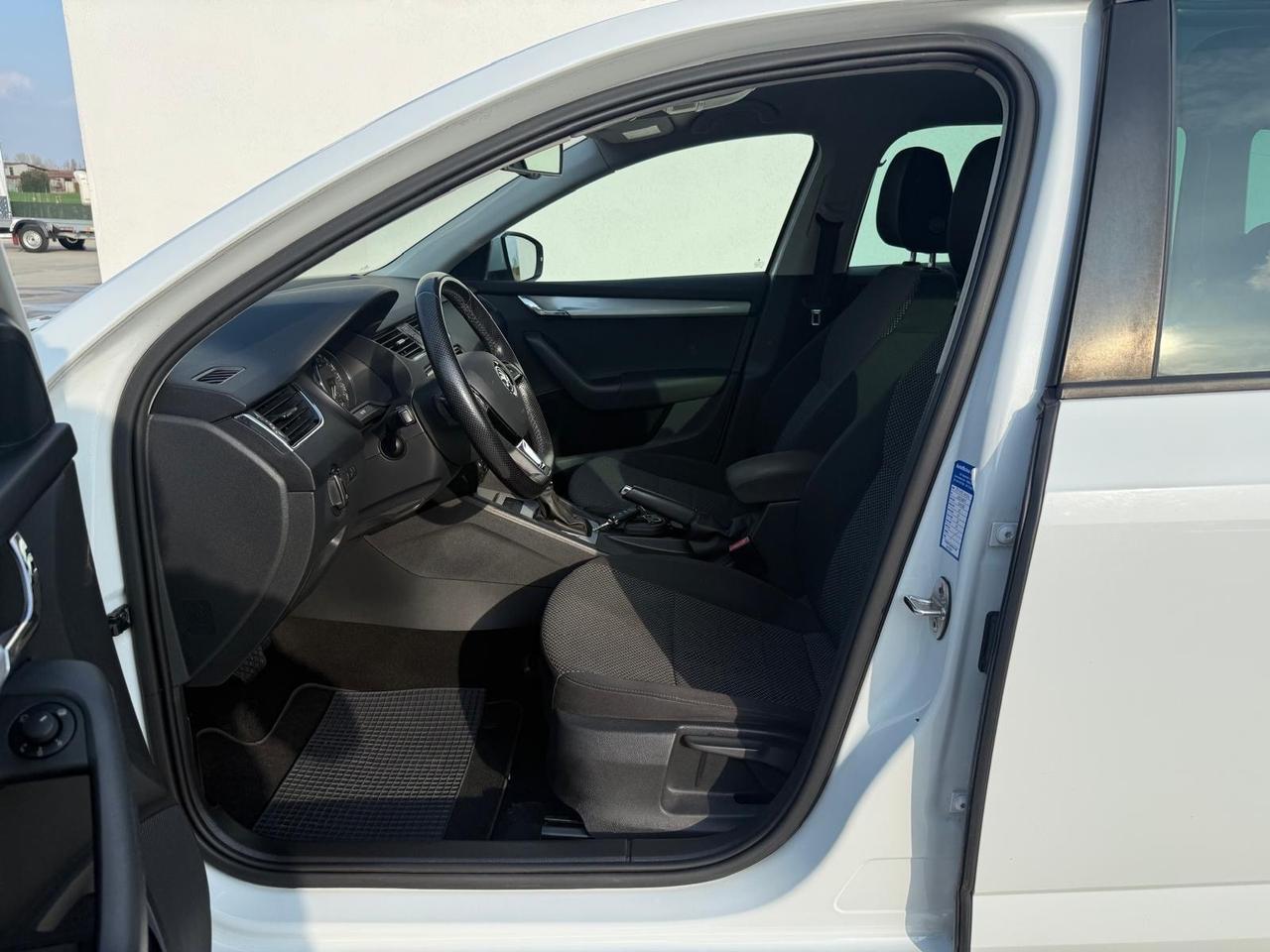 Skoda Octavia 1.6 TDI CR 110 CV DSG Wagon Executive