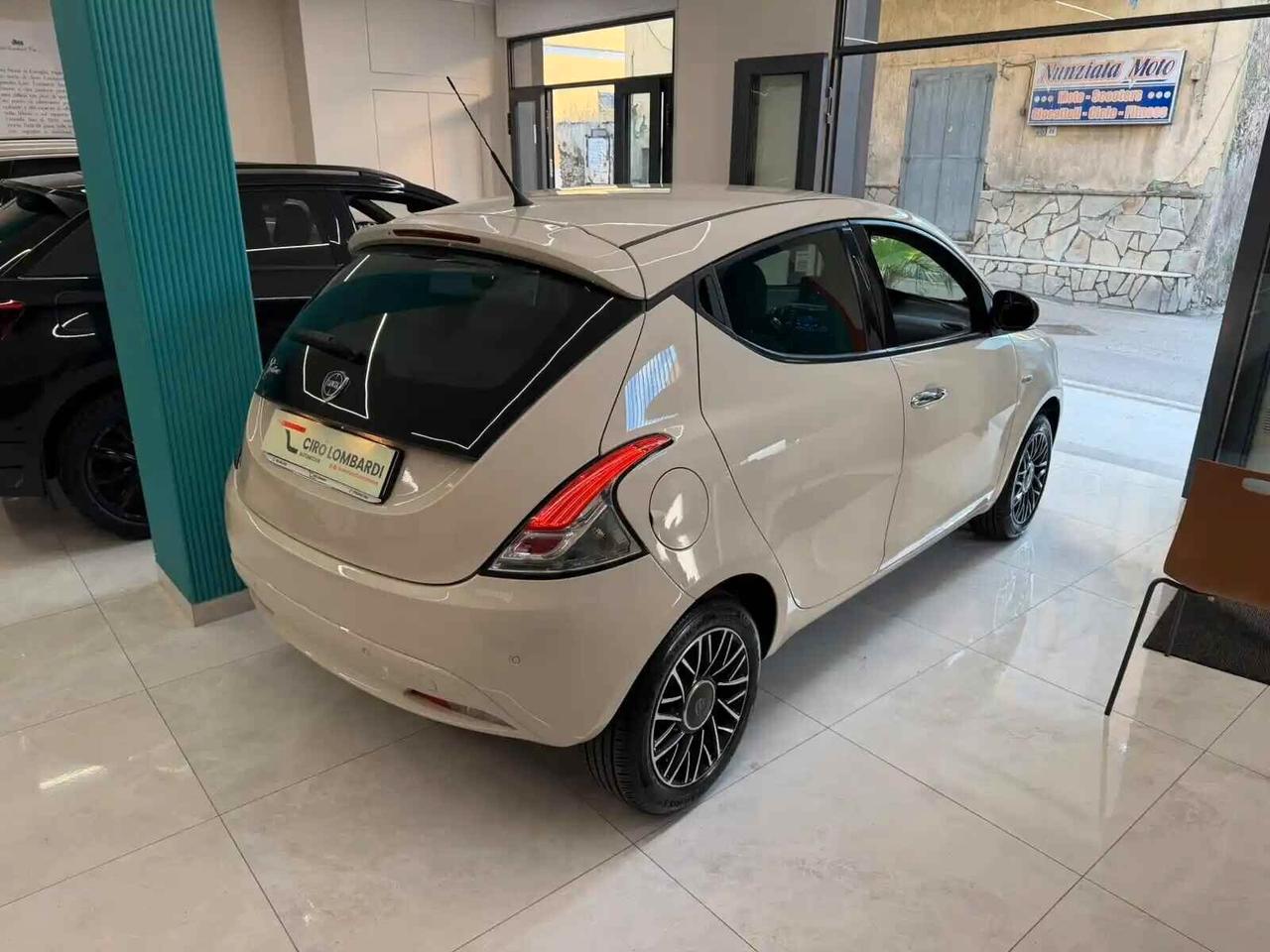 Lancia Ypsilon 1.2 69 CV 5 porte S&S Gold