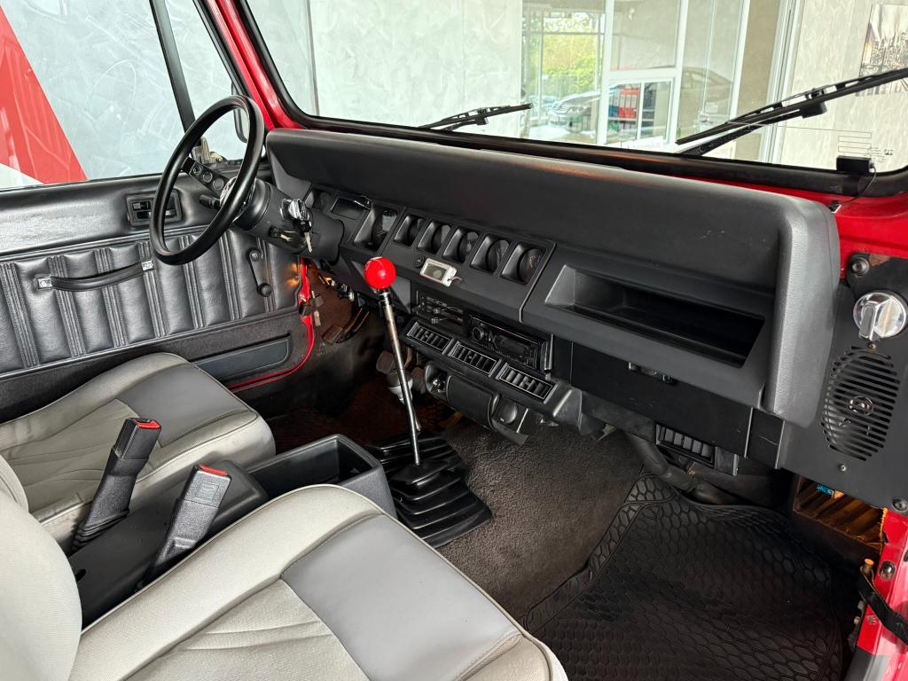 Jeep Wrangler Hard Top 4.0 Laredo autocarro