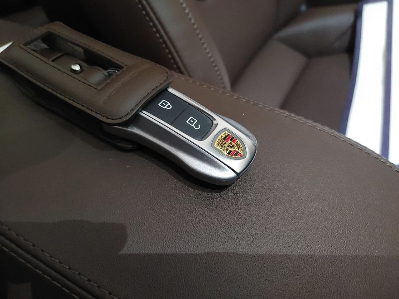PORSCHE 992 Cabrio 3.0 Carrera 4S auto ACC MATRIX C21" subentro leasing