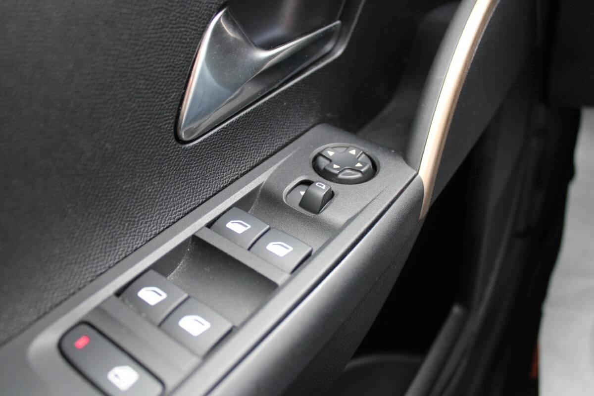 Lancia Ypsilon 1.2 mhev 110cv e-dct Con CARPLAY