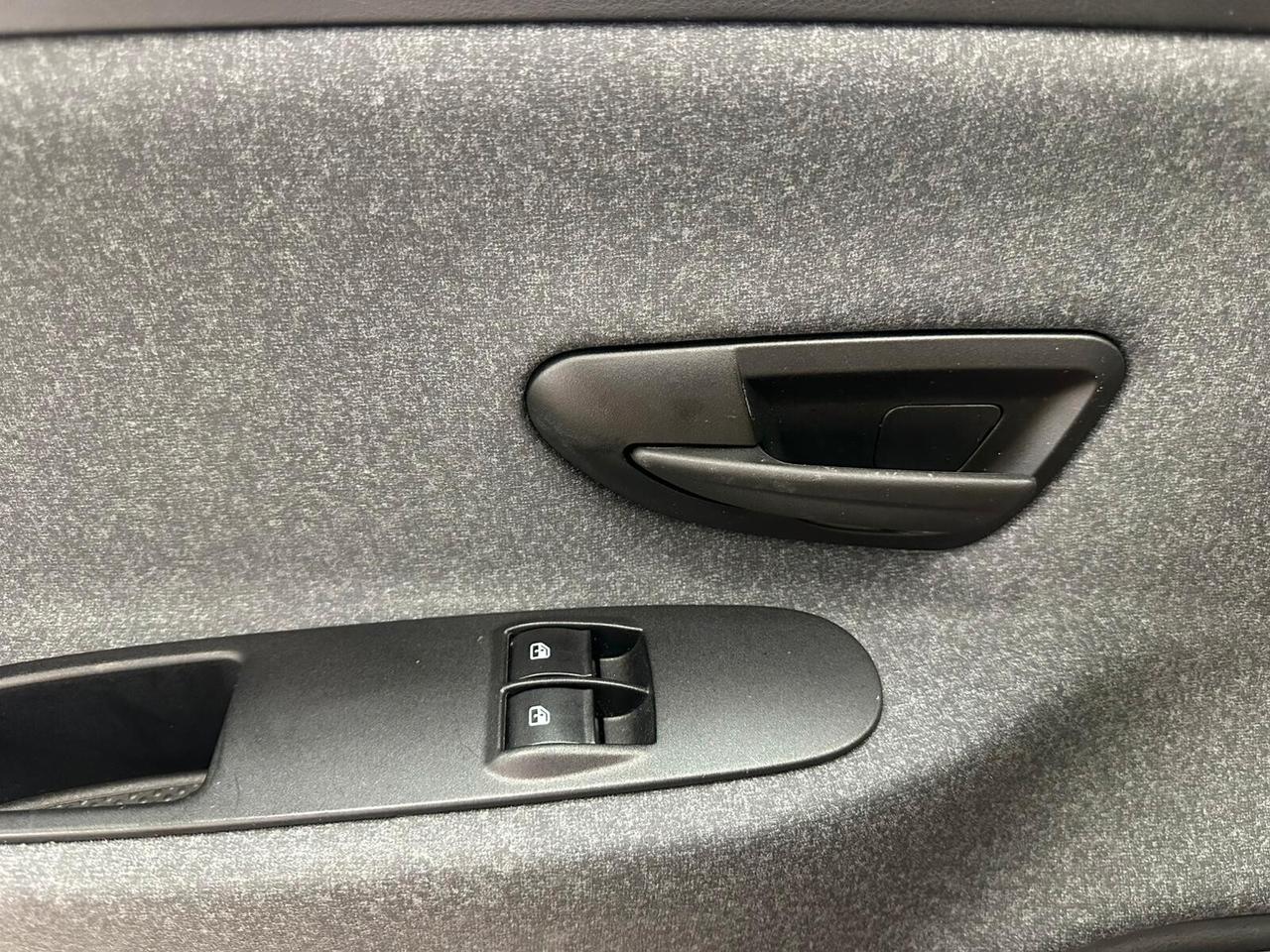 Lancia Ypsilon 1.0 FireFly 5 porte S&S Hybrid Ecochic Silver