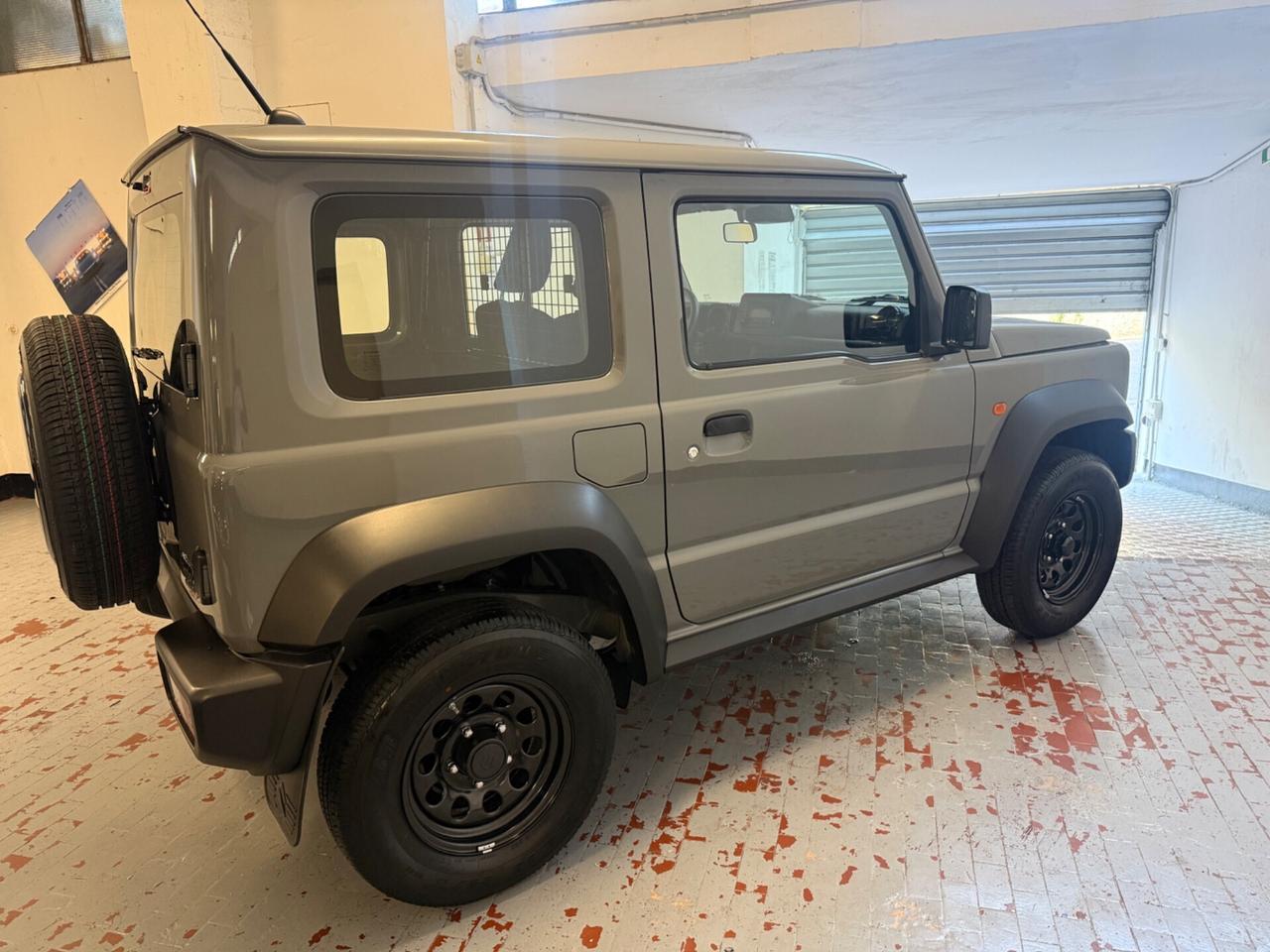 Suzuki Jimny 1.5 5MT PRO (N1)
