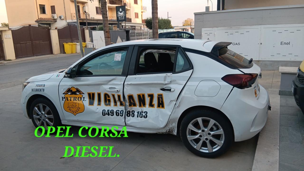 Opel Corsa incidentata sinistrata mondialcars 023