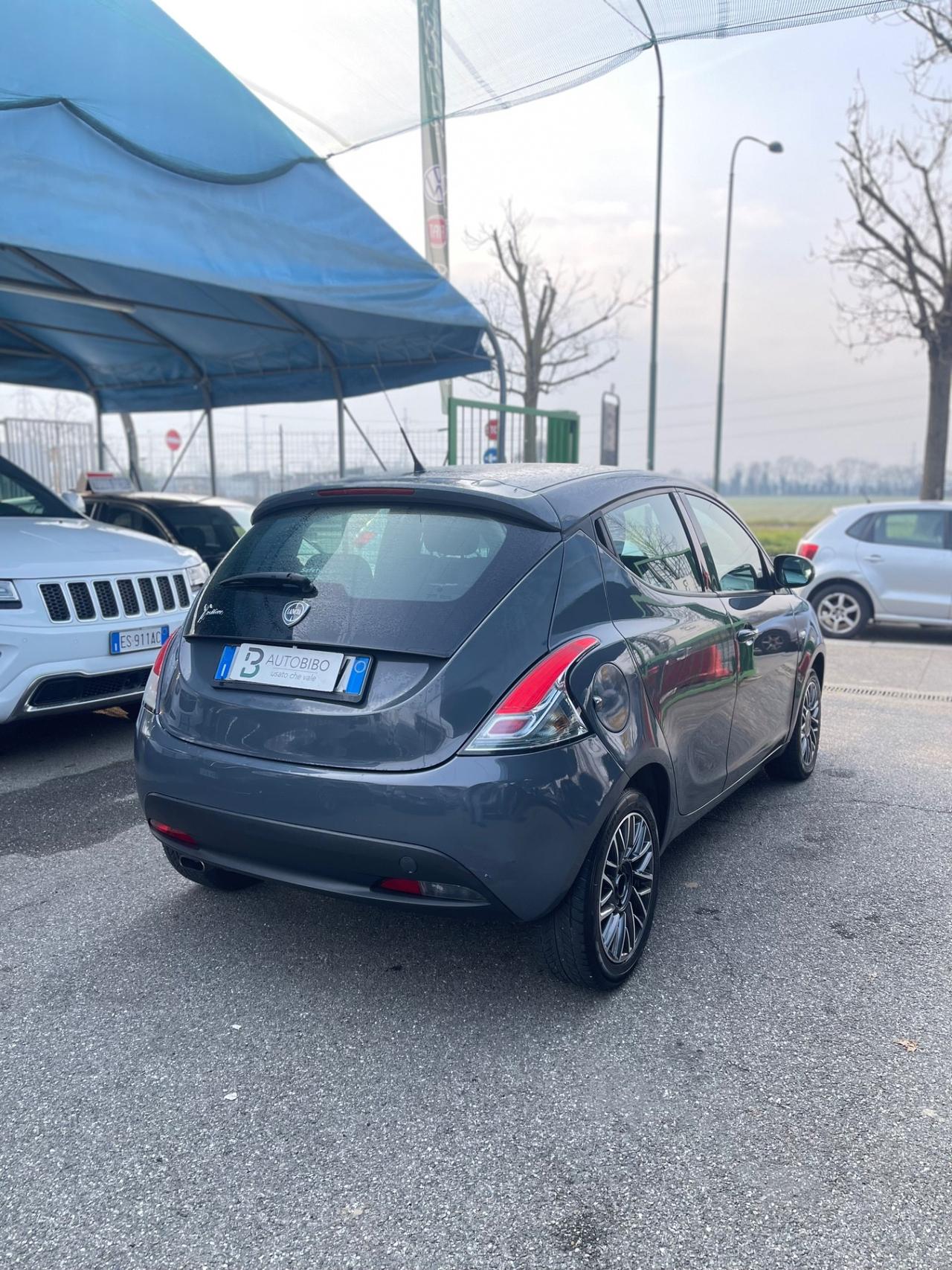 Lancia Ypsilon 1.2 69 CV 5 porte Platinum