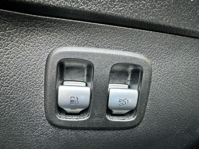 MERCEDES-BENZ C 300 e hybrid EQ Sport