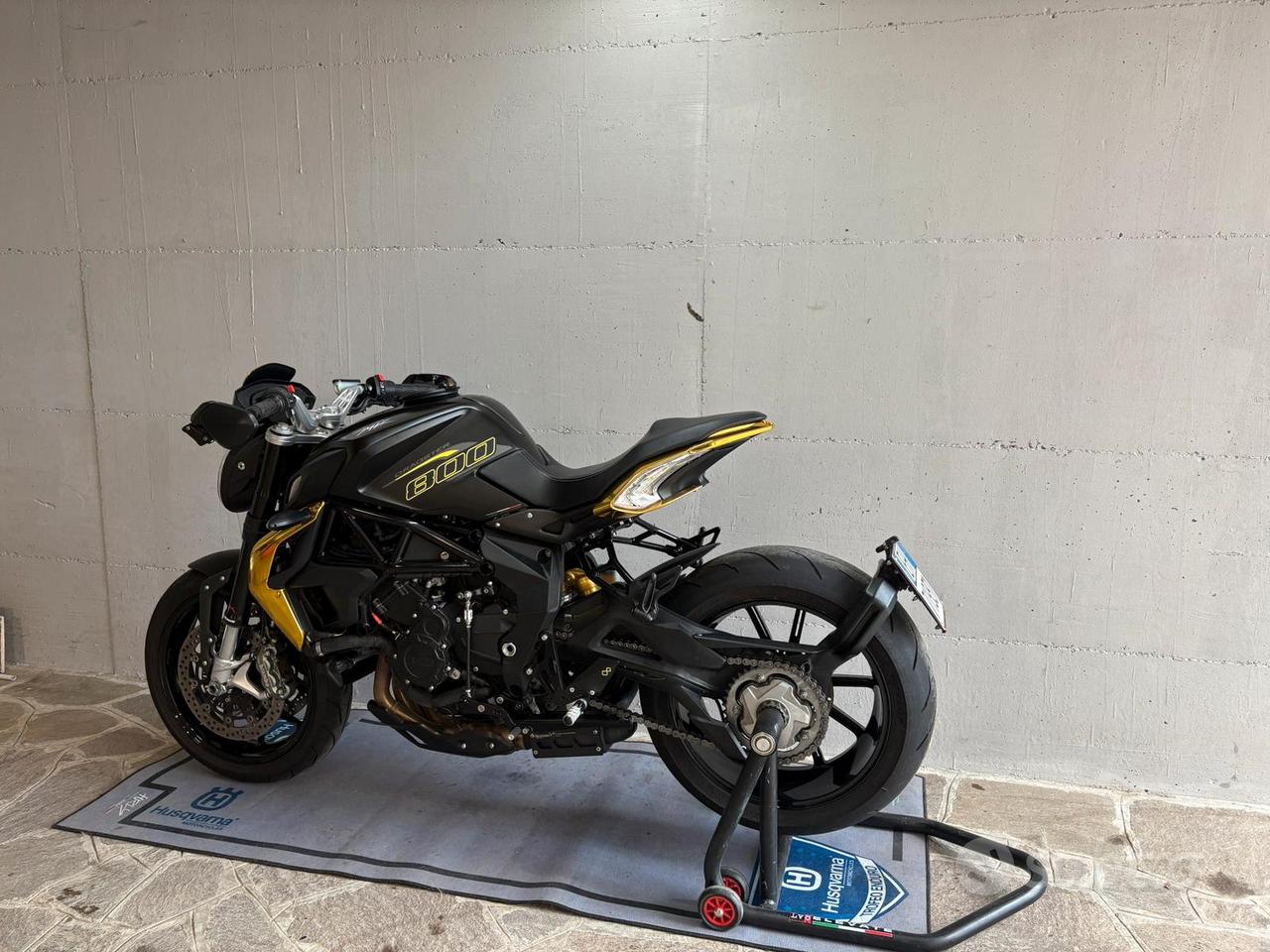 MV AUGUSTA 800 DRAGSTER BRUTALE