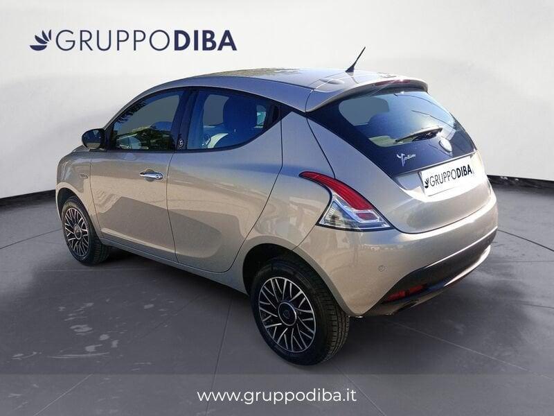 Lancia Ypsilon III 2011 Benzina 0.9 t.air Silver ecochic metano 80cv E6