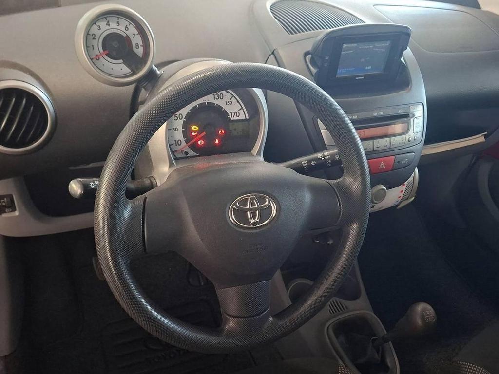 Toyota Aygo 5 Porte 1.0 VVT-i Sol Connect Red Edition