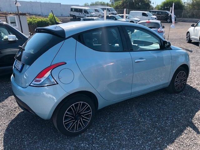 Lancia Ypsilon 1.0 FireFly 5 porte S&S Hybrid Alberta Ferretti