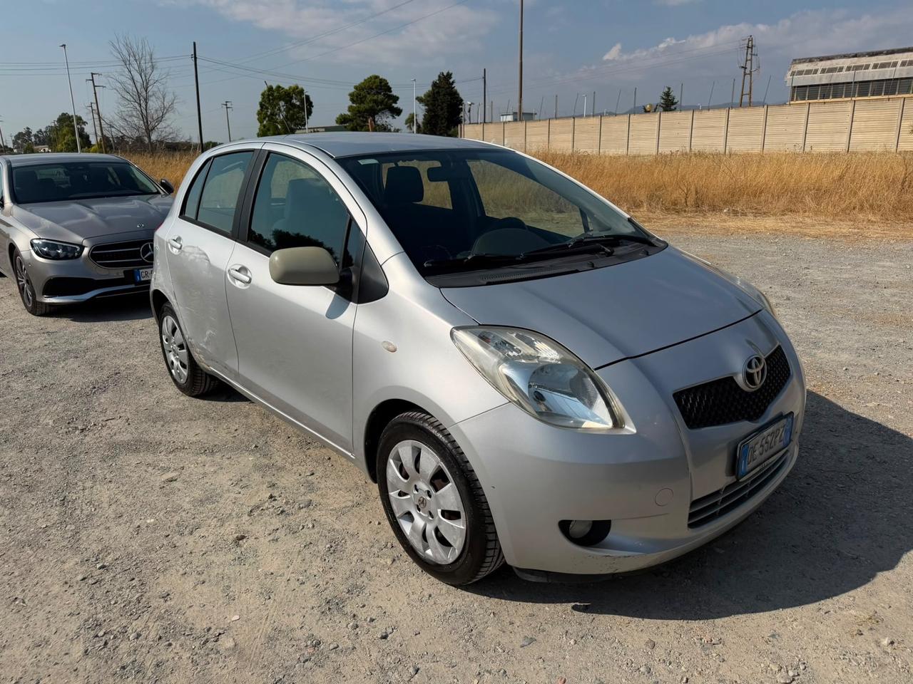 Toyota Yaris Benzina-5 Porte- Neopatentati- Clima