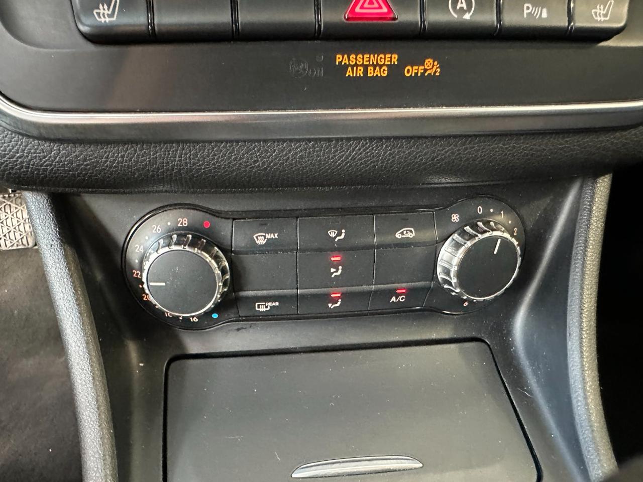 Mercedes GLA 200 Sport - Xeno - 18" - Navi - Sensori park