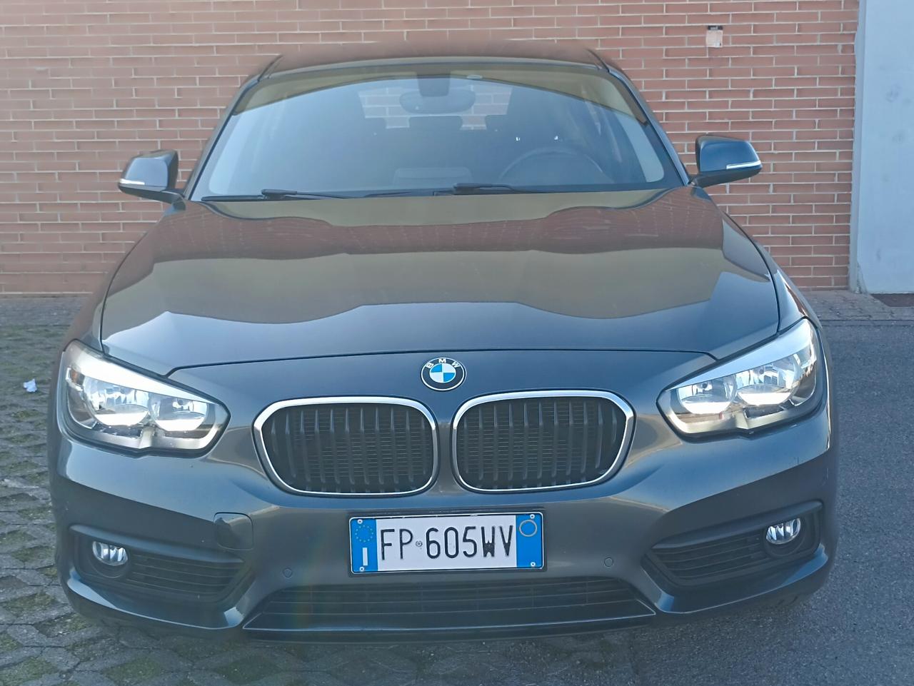 BMW 118d 5p. ADVANTAGE 05/2018 LED/NAVI/SENS.ANT/POST