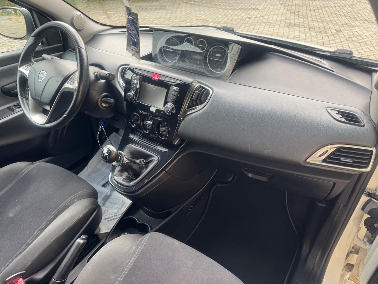 Lancia Ypsilon 1.2 Benzina 69Cv *PLATINUM* 2012