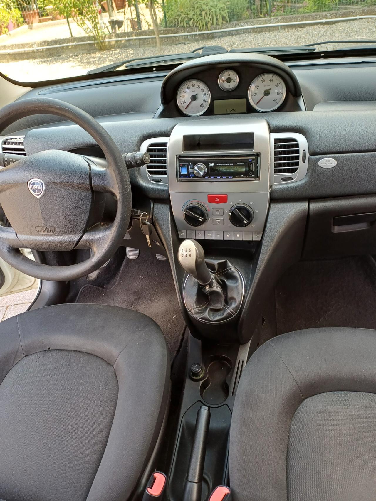 Lancia Ypsilon 1.3 MJT 75 CV Unyca