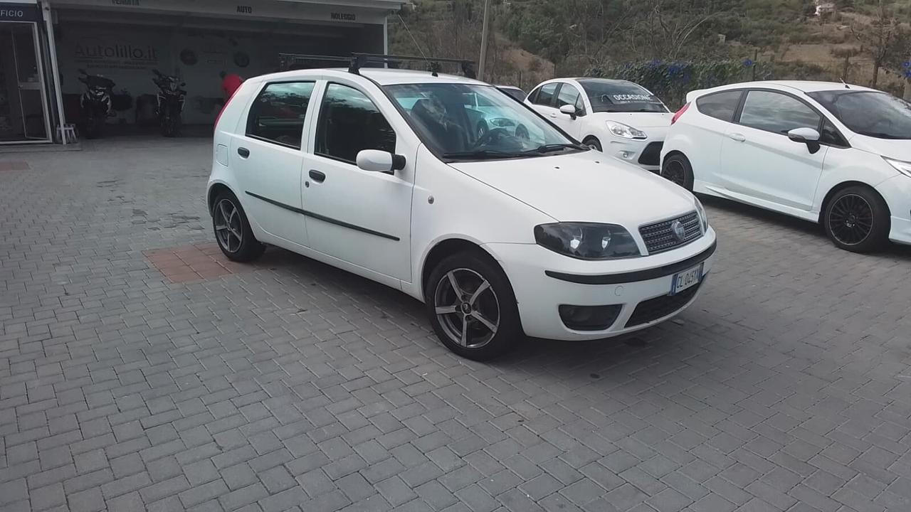 Fiat Punto 1.9 JTD 5 porte con gancio di traino omologato
