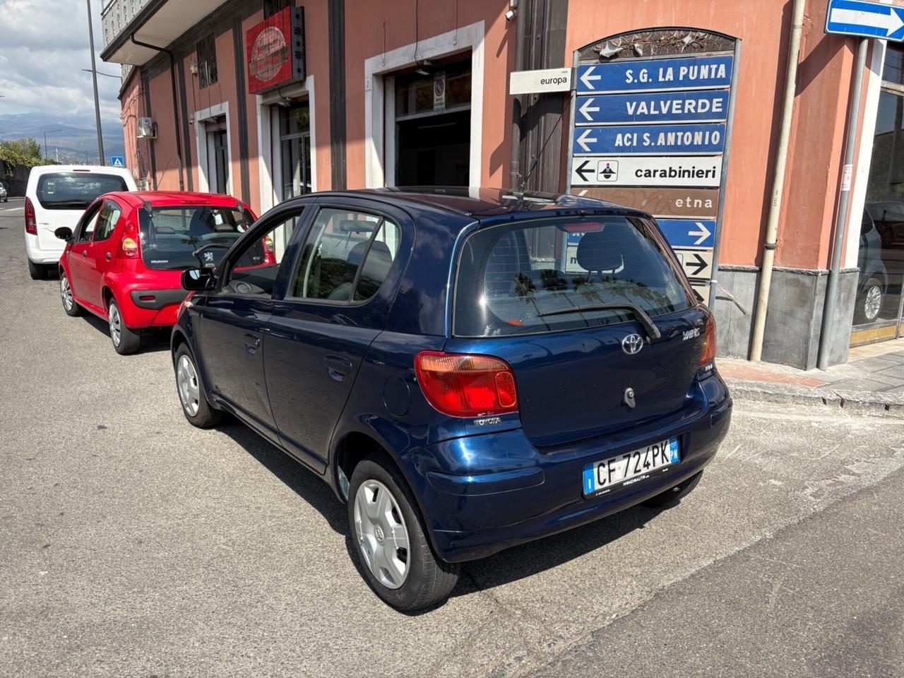 Toyota Yaris 1.0i 16V cat 5 porte Sol
