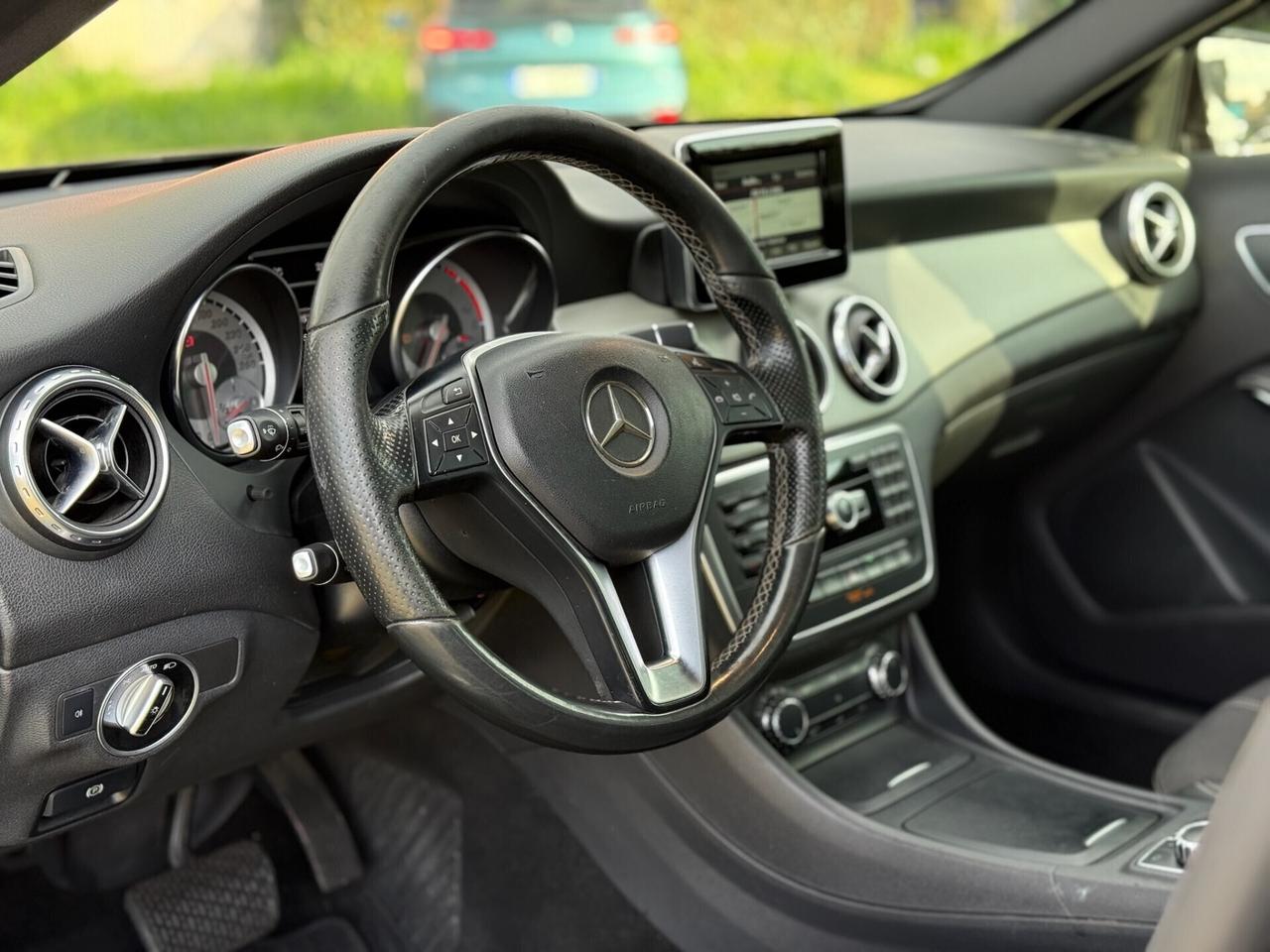 MERCEDES GLA 220 CDI 2015 Automatic 4Matic Premium