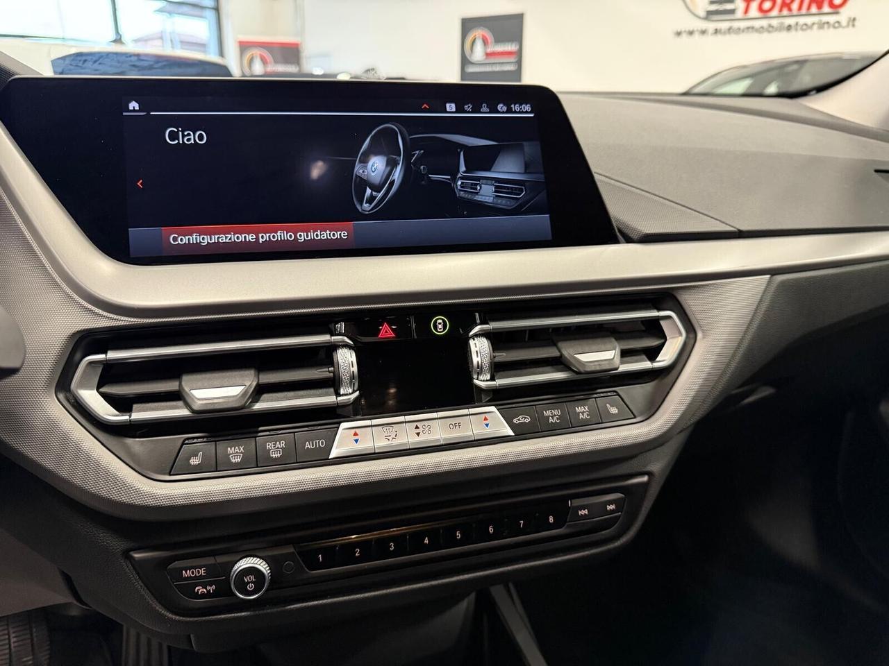Bmw 118 118i 5p. Business Advantage VIRTUAL