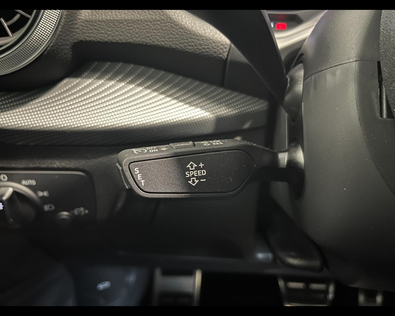AUDI Q2 35 TDI S-TRONIC IDENTITY BLACK