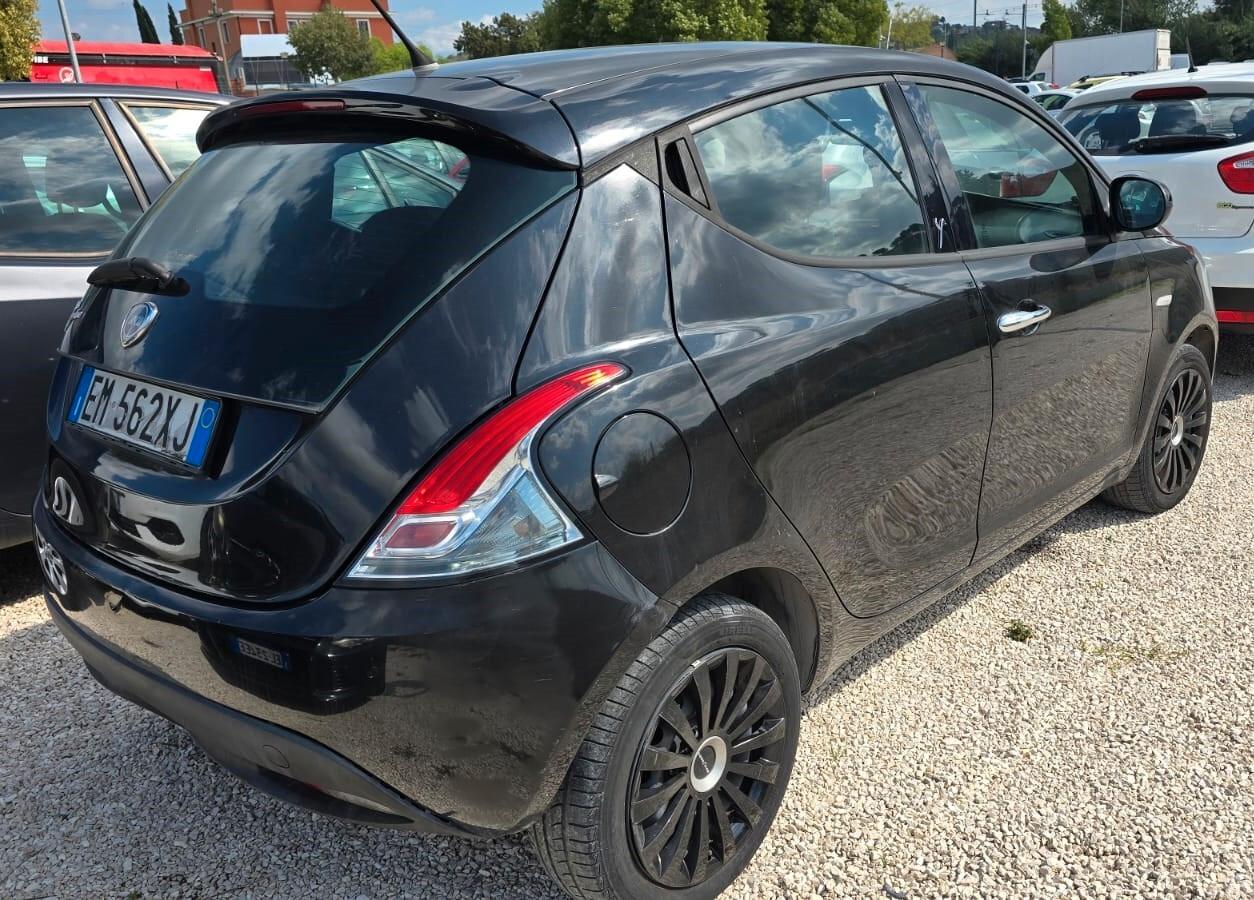 Lancia Ypsilon 1.2 69 CV 5 porte S&S Silver