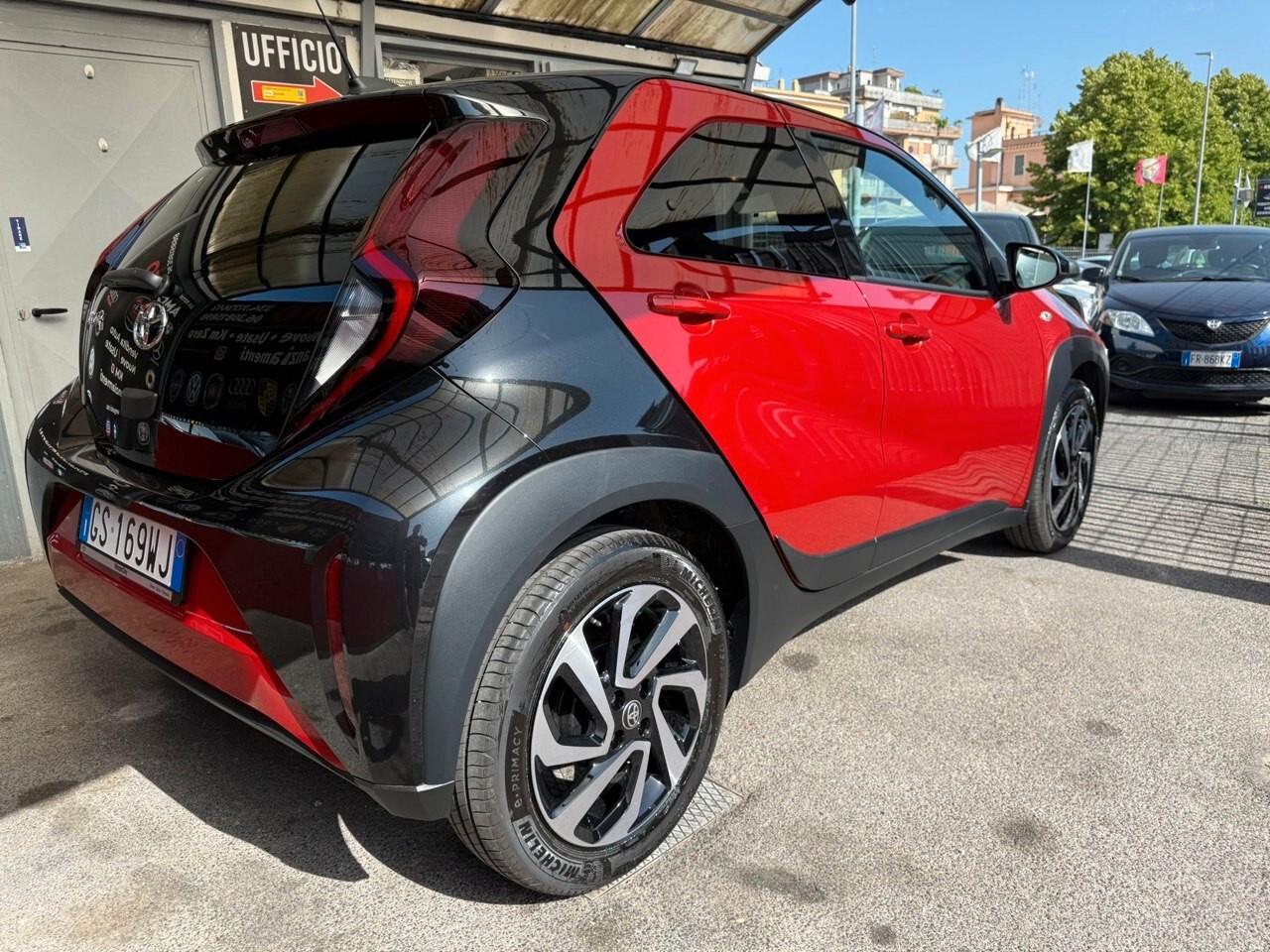 Toyota Aygo X 1.0 VVT-i 72 CV 5 porte Lounge - AUTOMATICA . SOLO 800 KM
