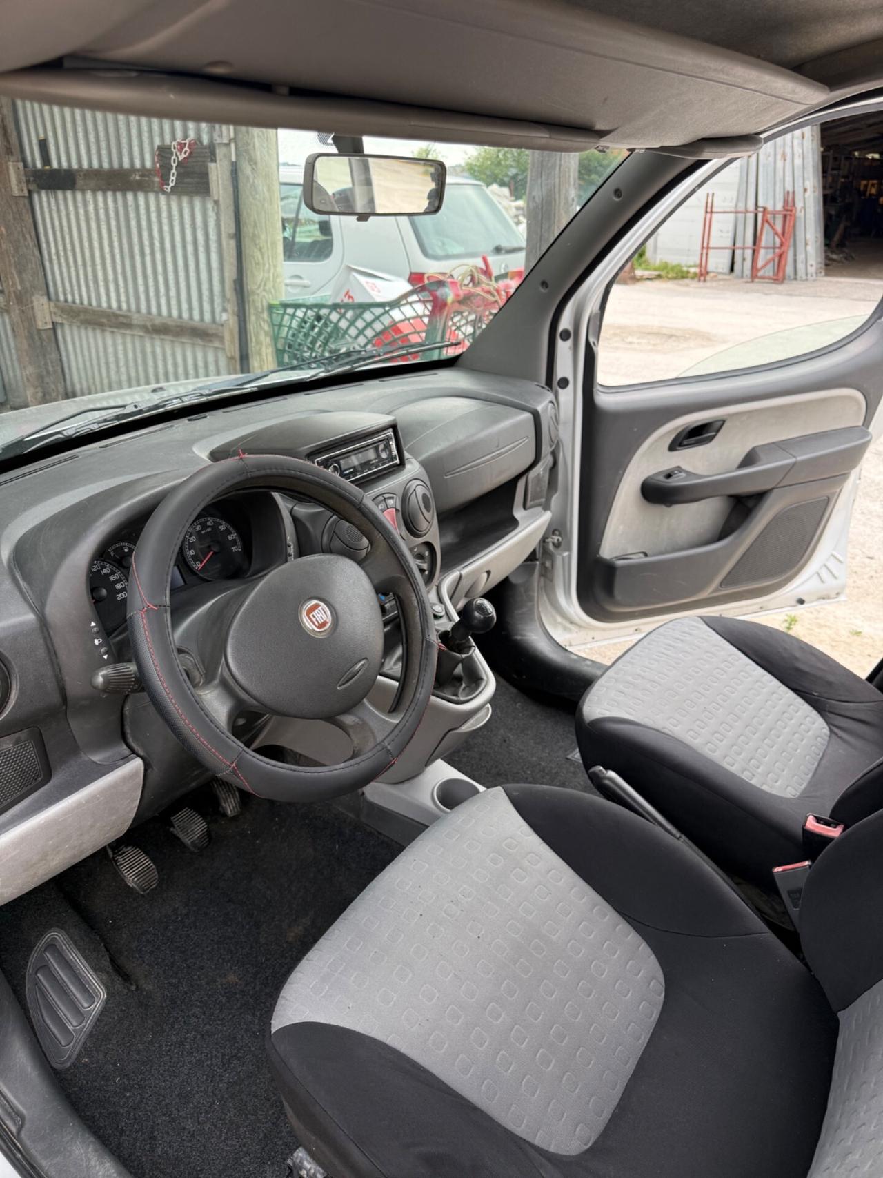 Fiat doblo 5 posti 1.9 JTD neopatentati