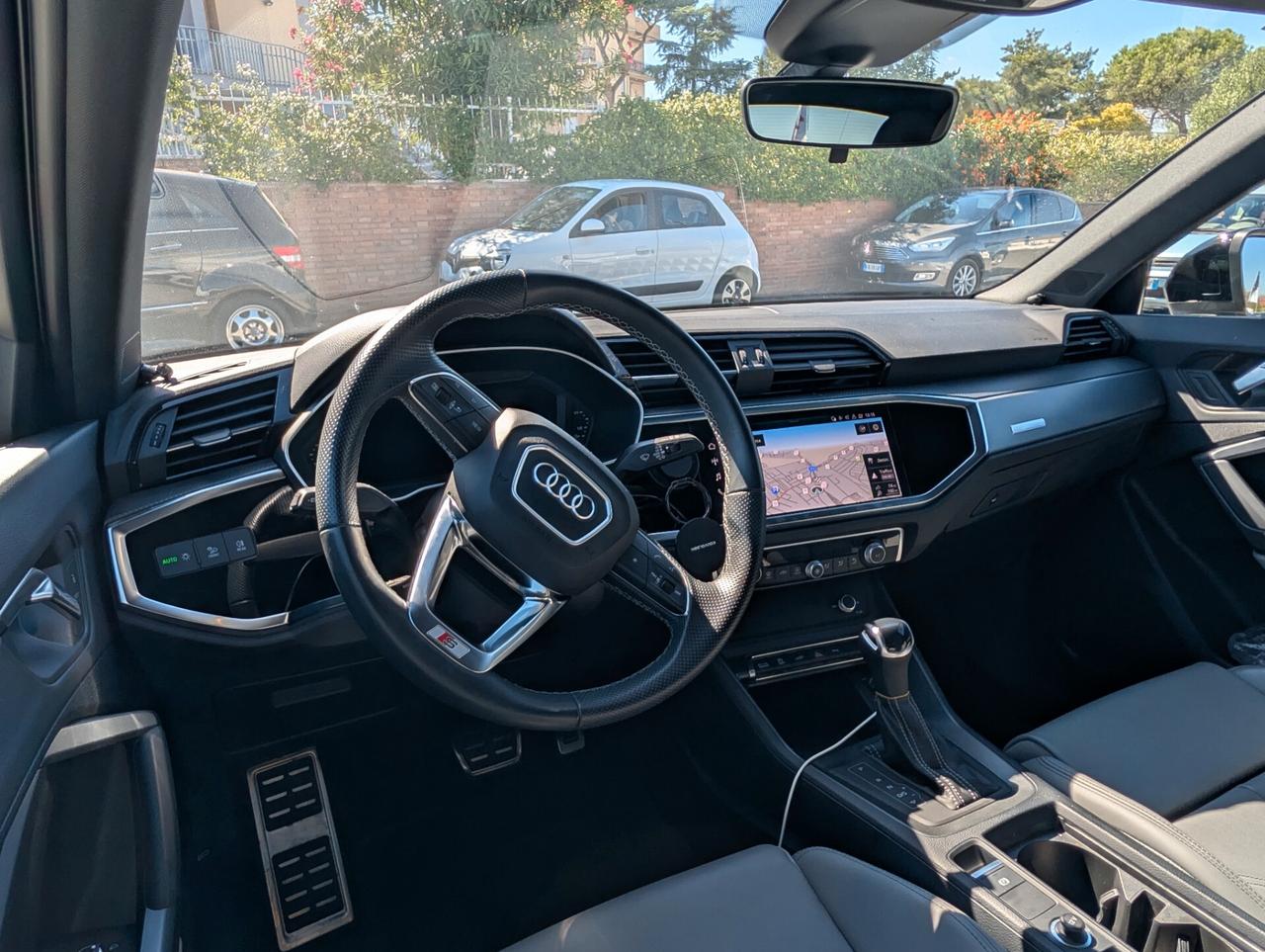 Audi Q3 SPB 35 TFSI e S tronic Identity Black