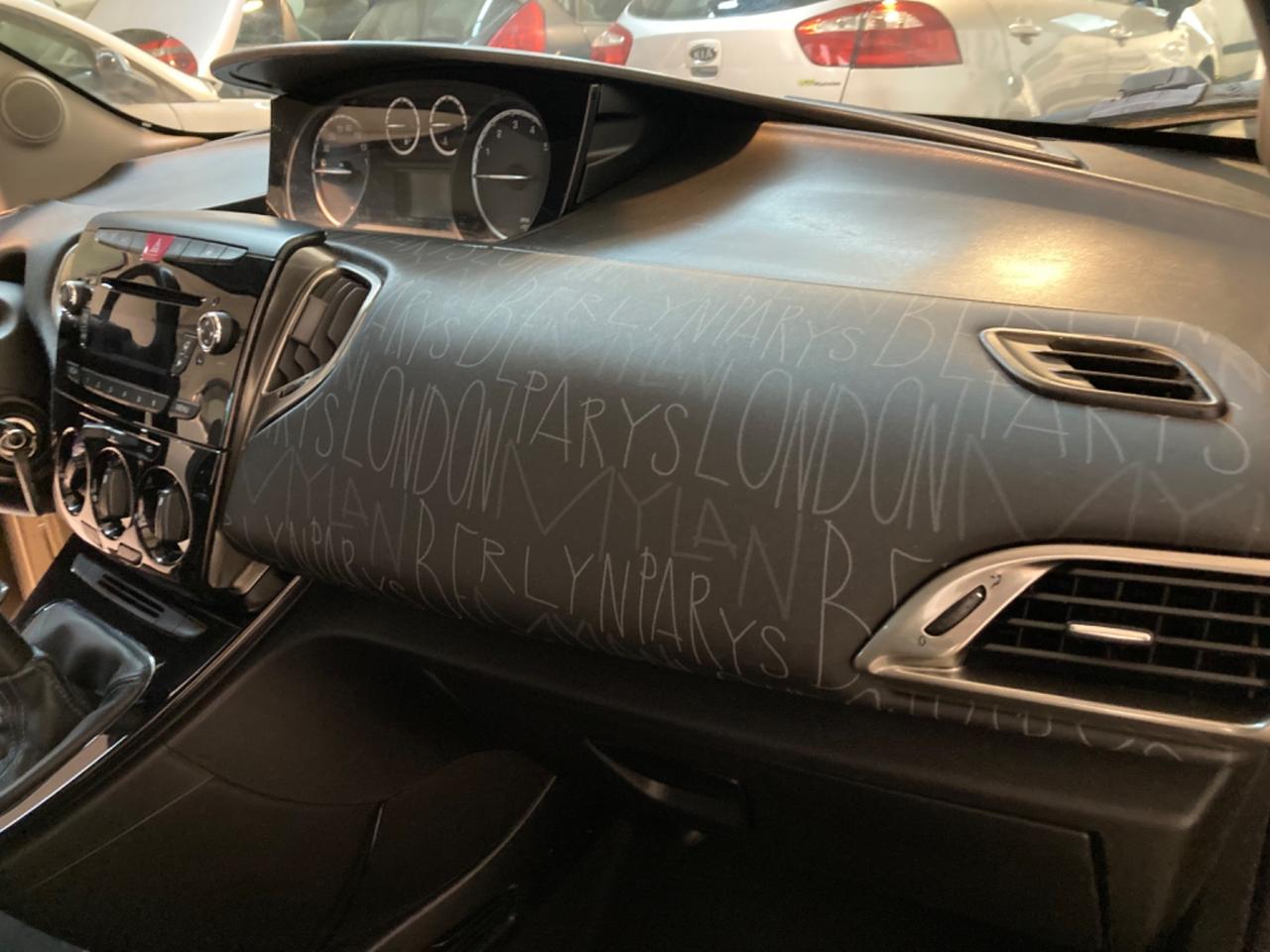 Lancia Ypsilon 1.2 69 CV 5 porte Elefantino pochi chilometri