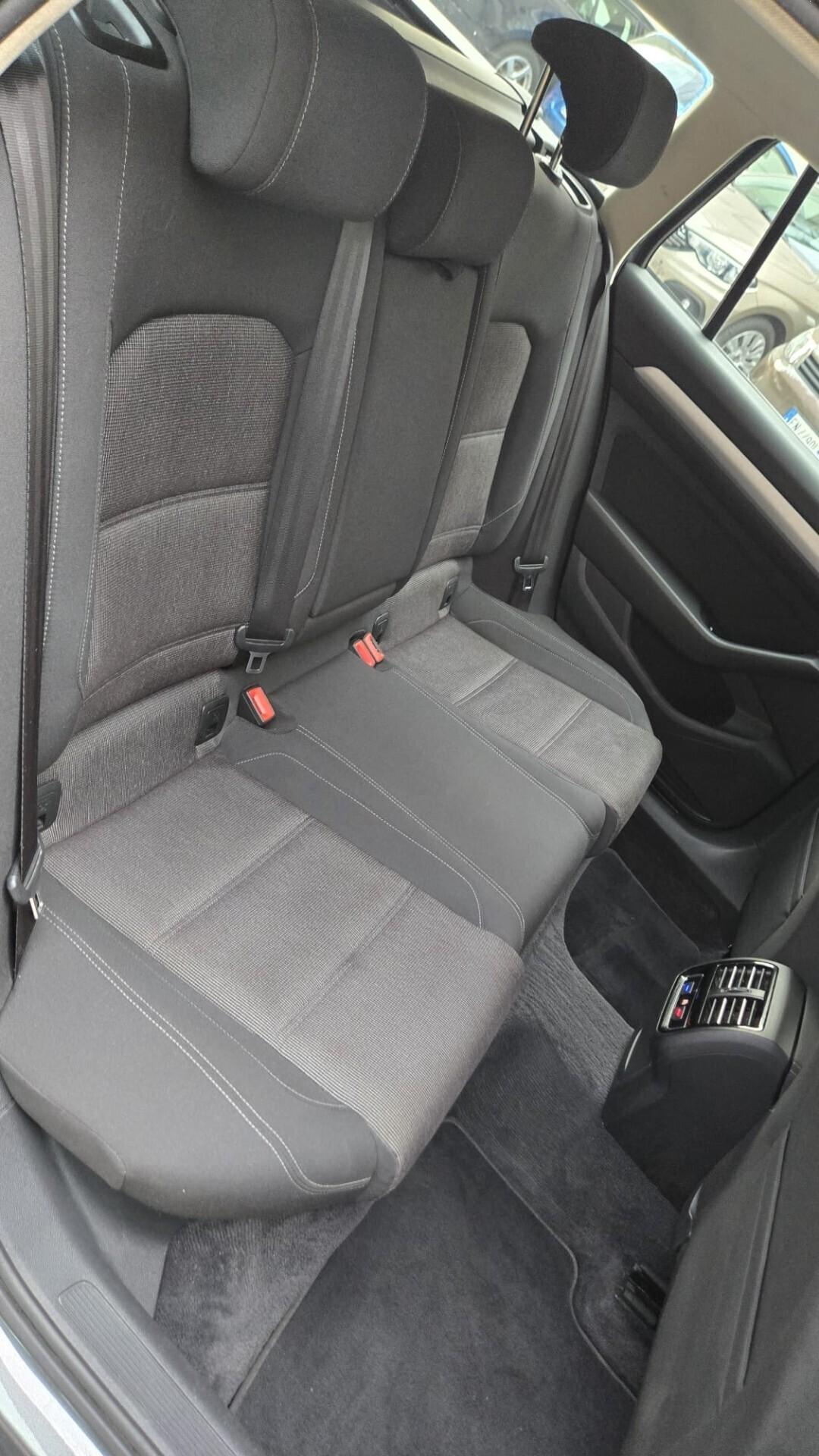 Volkswagen Passat Variant 1.6 TDI SCR DSG Business
