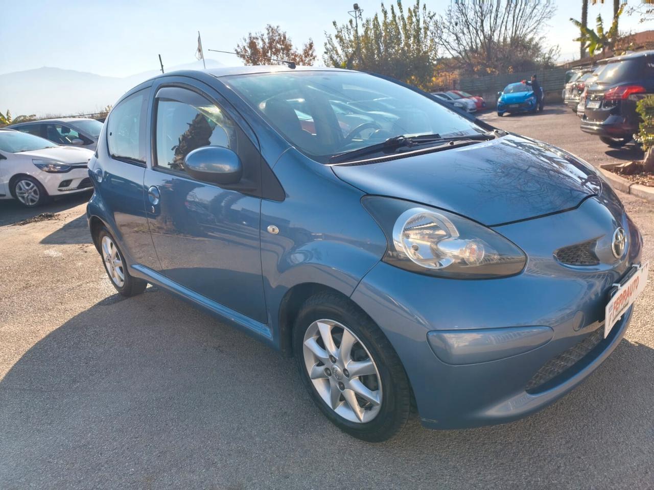 Toyota Aygo 1.0 12V VVT-i 5 porte Sol