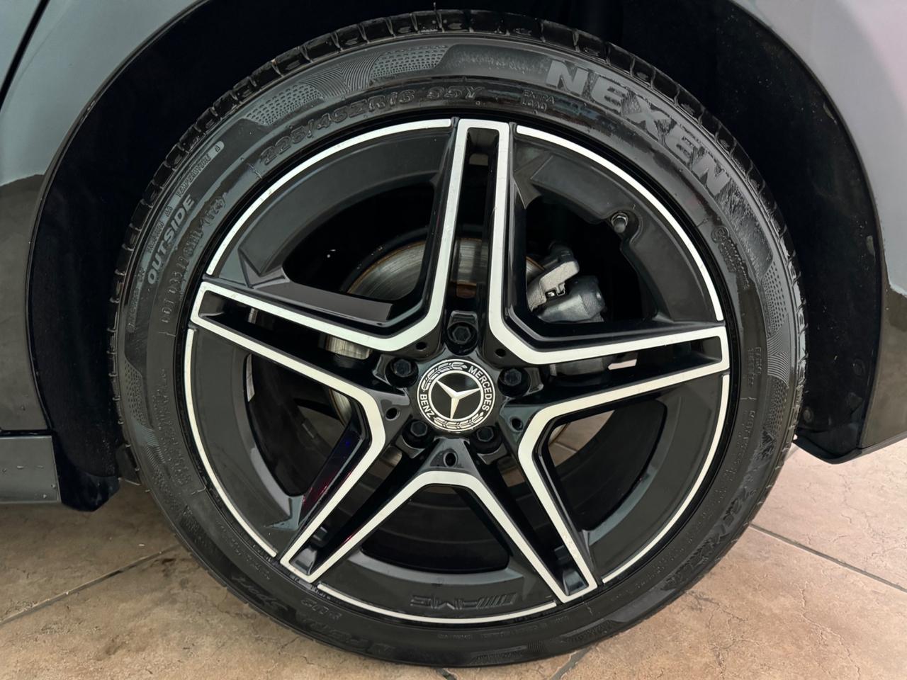 Mercedes-benz A 180 d Automatic Premium AMG LUCI AMBIENTE TOTAL BLACK