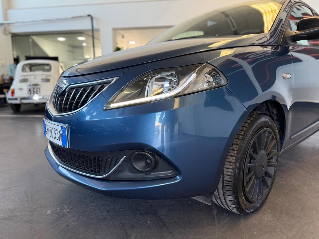 Lancia Ypsilon 1.0 FireFly S&S Hybrid Ecochic Silver