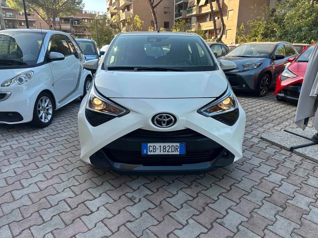Toyota Aygo Connect 1.0 5p. X-play 06/20 KM.2930