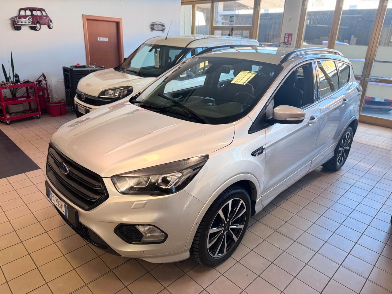 Ford Kuga 2.0 TDCI 150 CV S&S 4WD Powershift ST-Line